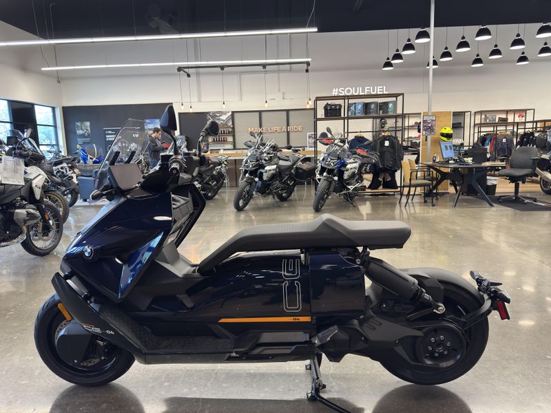 2024 BMW CE 04 - IMPERIAL BLUE METALLIC 