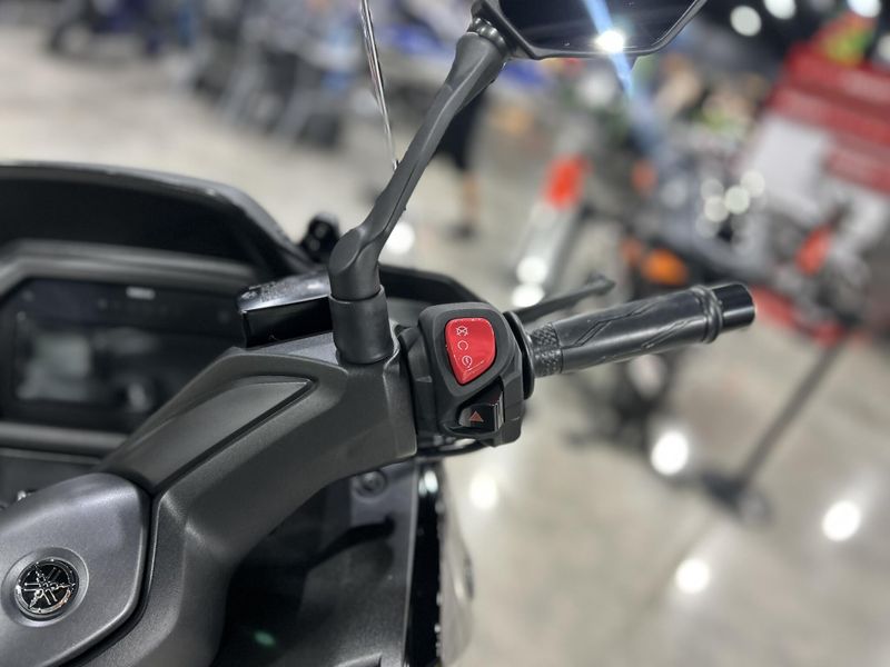 2025 Yamaha Xmax Image 11