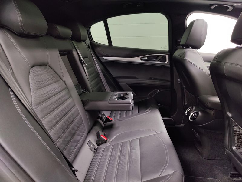 Used 2025 Alfa Romeo Stelvio Veloce Premium AWD w/SunroofImage 18