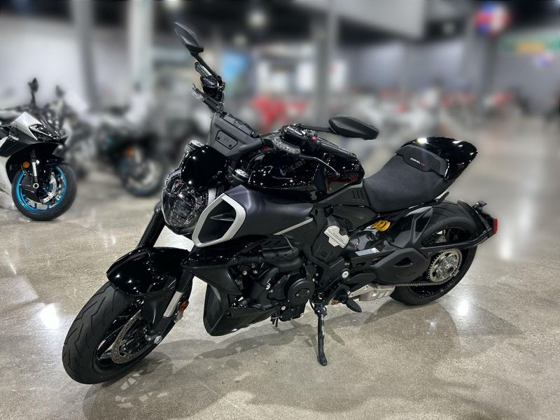 2024 Ducati DIAVEL V4 - DEMO Image 10