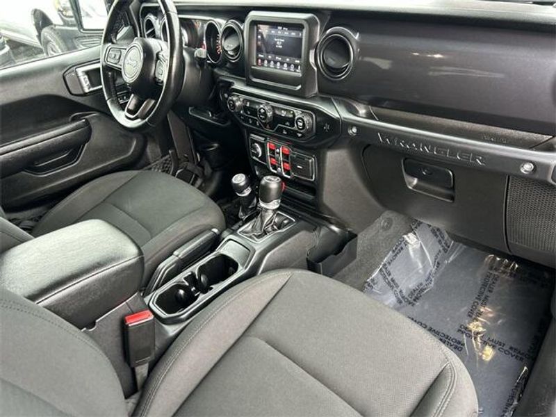 Used 2022 Jeep Wrangler Unlimited Sport AltitudeImage 13