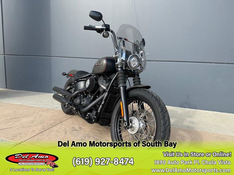 2019 Harley-Davidson SOFTAIL STREET BOB  in a BLACK/GREEN exterior color. Del Amo Motorsports of South Bay (619) 547-1937 delamomotorsports.com 