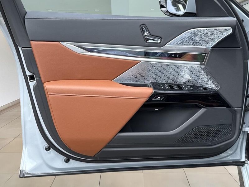 2025 BMW 7 Series 760i xDriveImage 18