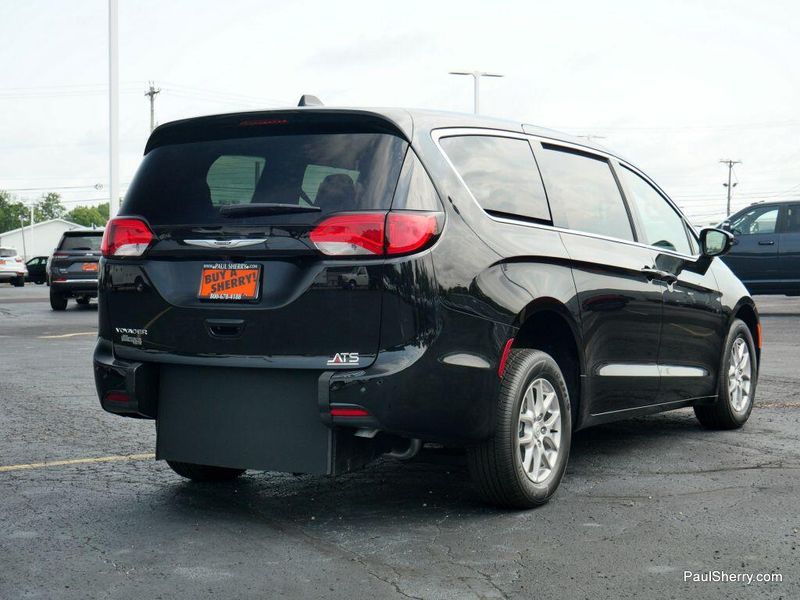 New 2025 Chrysler Voyager LXImage 21