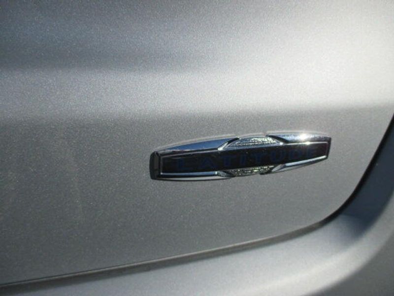 Used 2024 Jeep Compass LatitudeImage 10