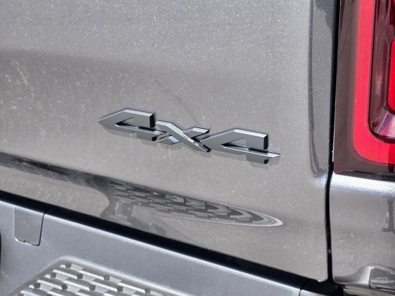New 2026 RAM 1500 Big Horn Crew Cab 4x4 5'7' Box