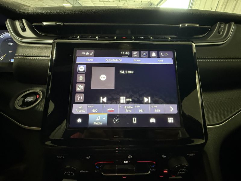 Used 2025 Jeep Grand Cherokee AltitudeImage 26