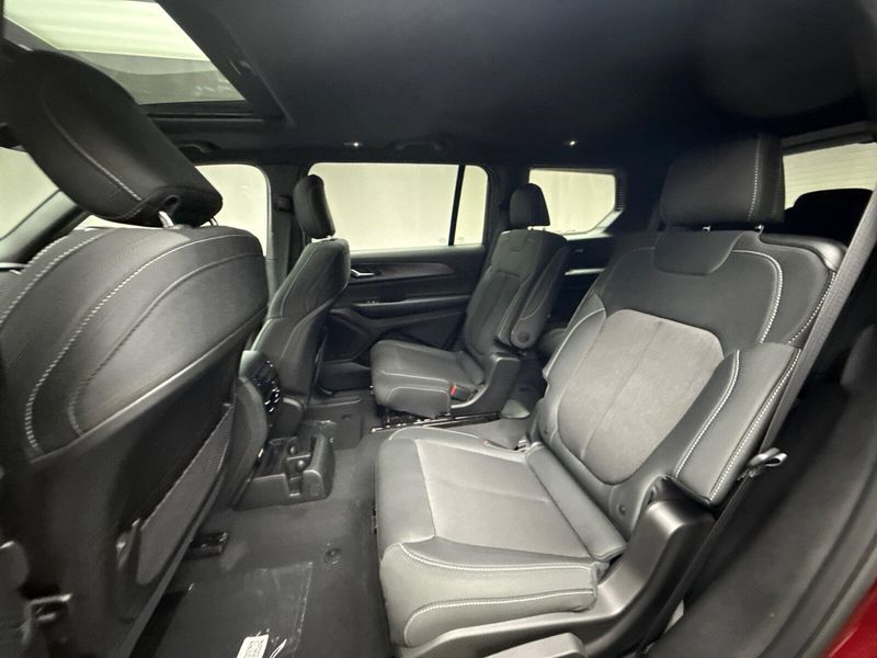 New 2025 Jeep Grand Cherokee L Laredo X 4x4Image 17