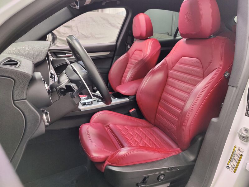 Used 2024 Alfa Romeo Stelvio Veloce AWD w/Activ AssistImage 17