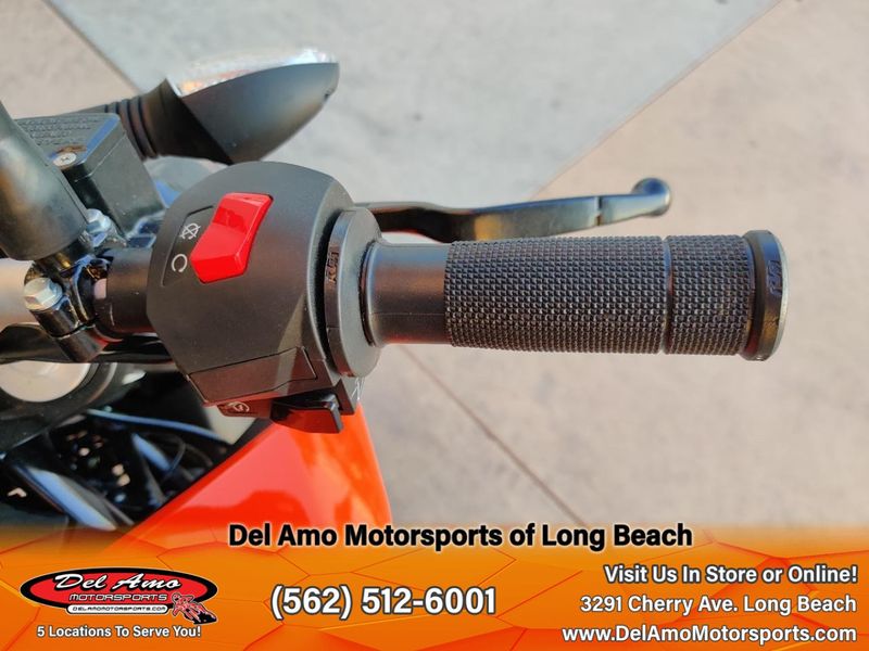 2023 KTM 200 DUKE  in a ORANGE exterior color. Del Amo Motorsports of Long Beach (562) 362-3160 delamomotorsports.com 