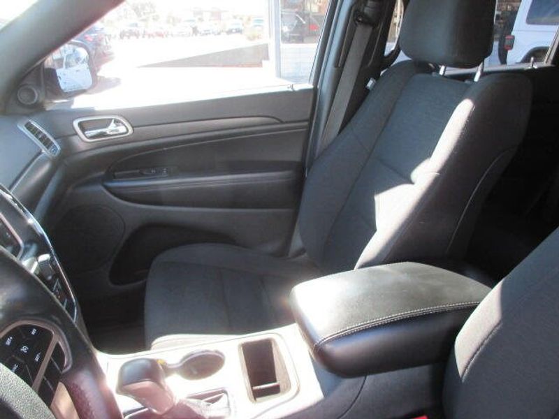Used 2017 Jeep Grand Cherokee LaredoImage 20