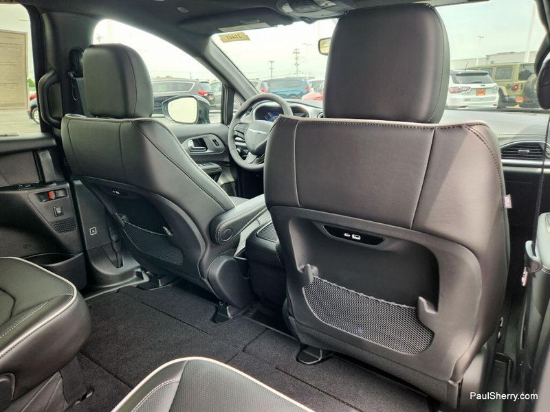 2025 Chrysler Pacifica LimitedImage 46
