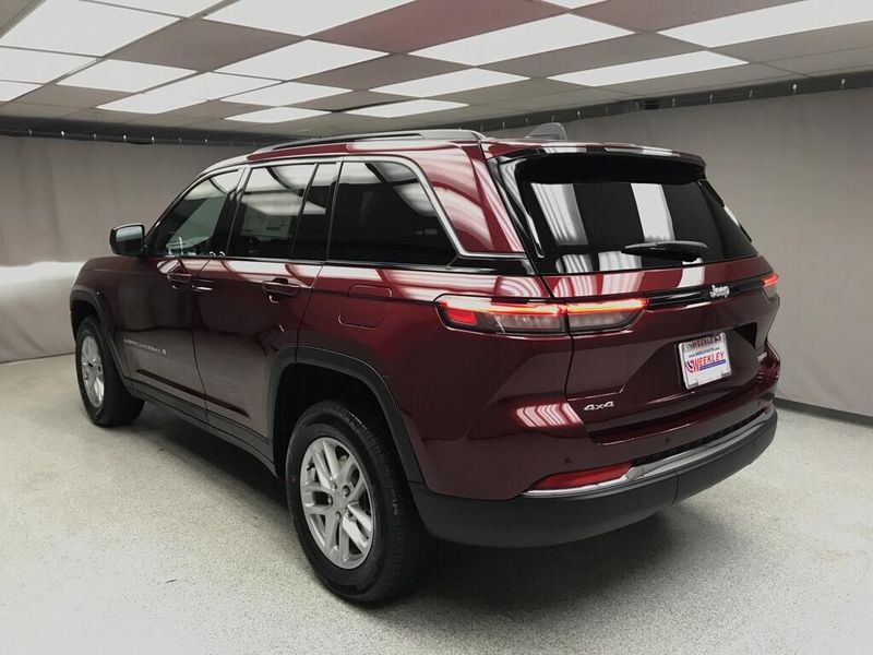New 2026 Jeep Grand Cherokee Laredo X 4x4Image 2