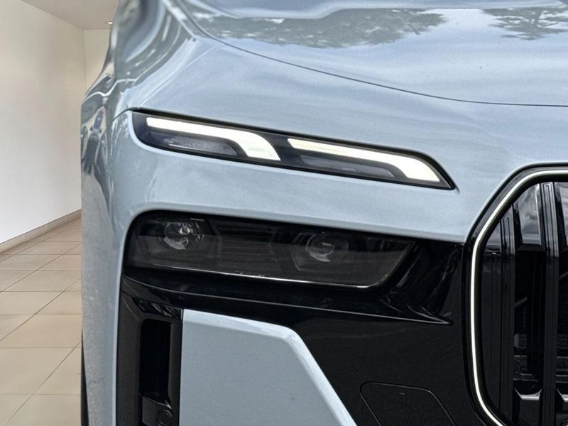 2025 BMW 7 Series 760i xDriveImage 12