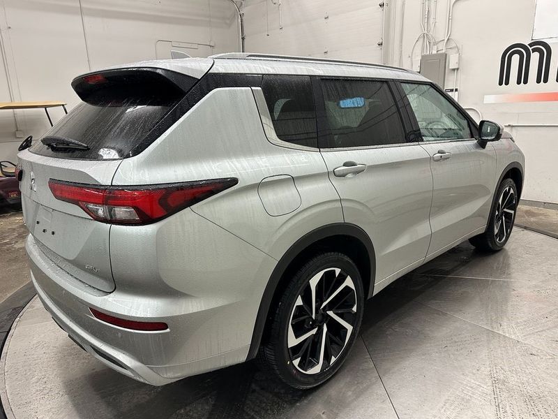 2024 Mitsubishi Outlander SEL in a Alloy Silver Metallic exterior color and 08ainterior. Marina Auto Group (855) 564-8688 marinaautogroup.com 