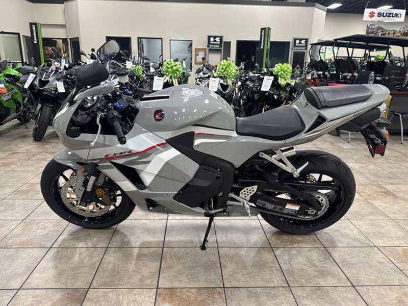 New 2026 Honda CBR600RR Image 14