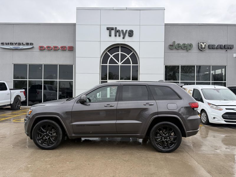 Used 2021 Jeep Grand Cherokee Laredo XImage 37