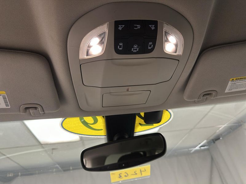 Used 2019 Chrysler Pacifica Touring LImage 15