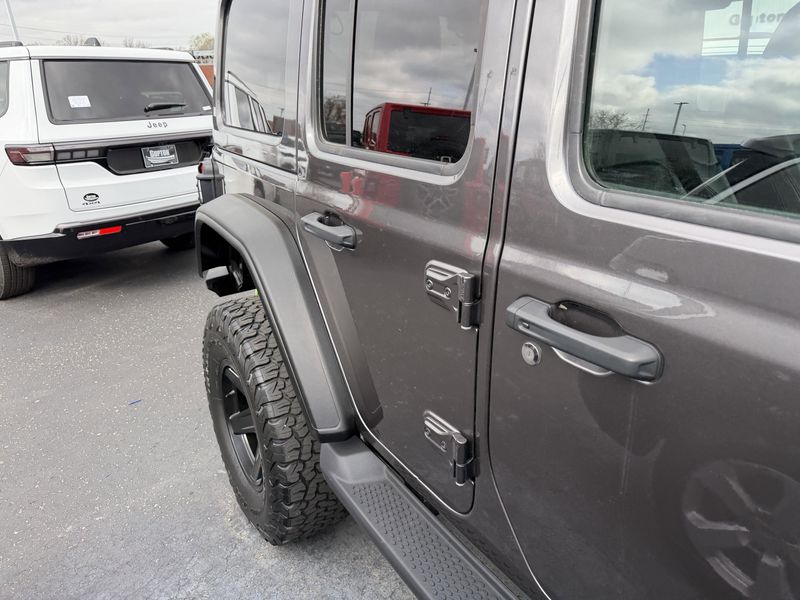 Used 2021 Jeep Wrangler Unlimited Sahara AltitudeImage 7