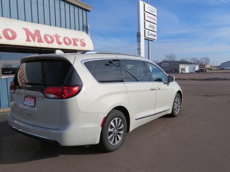 2020 Chrysler Pacifica Touring L Plus 4dr Mini VanImage 8