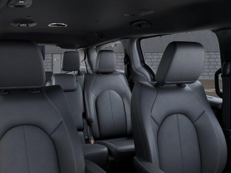 New 2027 Chrysler Pacifica SelectImage 26
