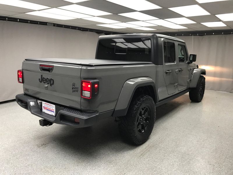 2021 Jeep Gladiator Willys photo 19
