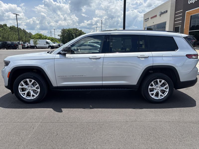 Used 2022 Jeep Grand Cherokee L LimitedImage 2