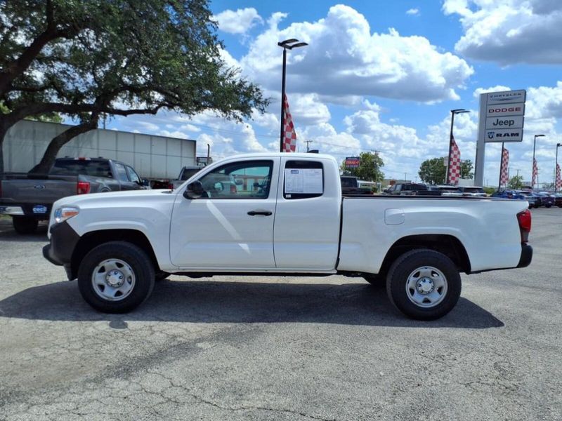2022 Toyota Tacoma SR photo 17