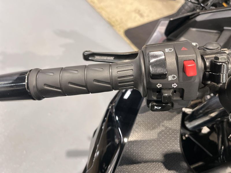 Used 2025 Kawasaki NINJA 500 Image 21