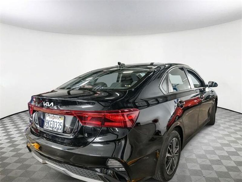2024 Kia Forte LXSImage 8