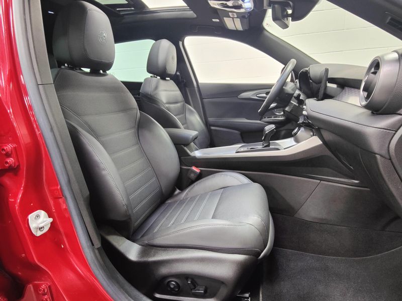 Used 2024 Alfa Romeo Tonale Ti Premium AWD w/SunroofImage 4