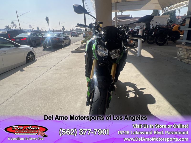 2024 Kawasaki ZR900MRFNL-BK2  in a METALLIC SPARK BLACK/METALLIC MATTE GRAPHENESTEEL GRAY/CANDY LIME GREEN exterior color. Del Amo Motorsports of Los Angeles (562) 262-9181 delamomotorsports.com 