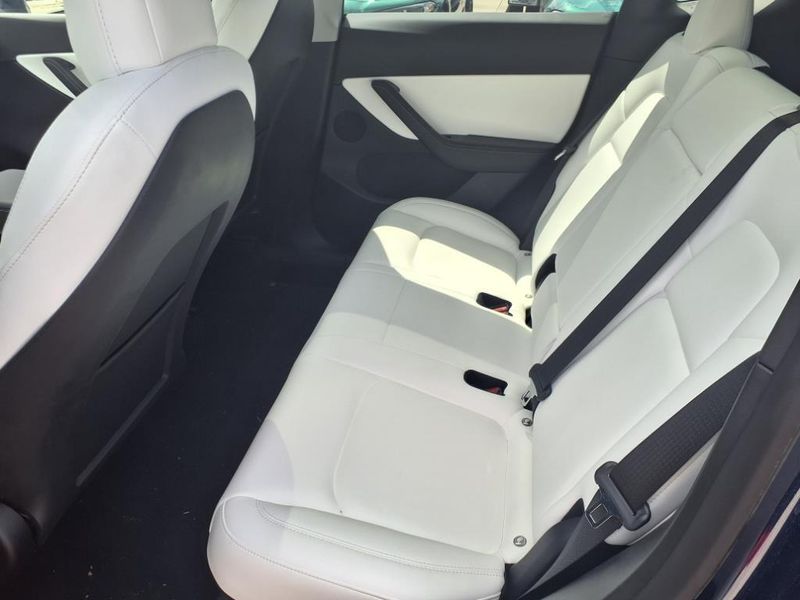 2021 Tesla Model Y Long RangeImage 15