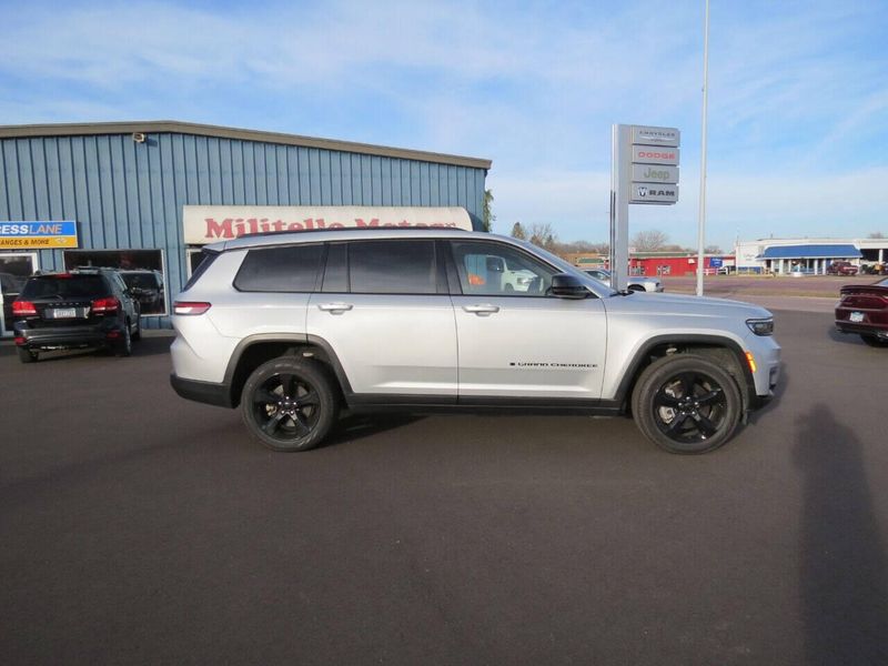 2022 Jeep Grand Cherokee L Limited 4x4 4dr SUV in a Gray exterior color and Taninterior. Militello Motors ​507-200-4344 militellomotors.net 