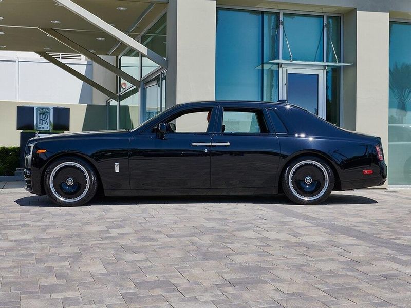 2024 Rolls-Royce Phantom Image 3