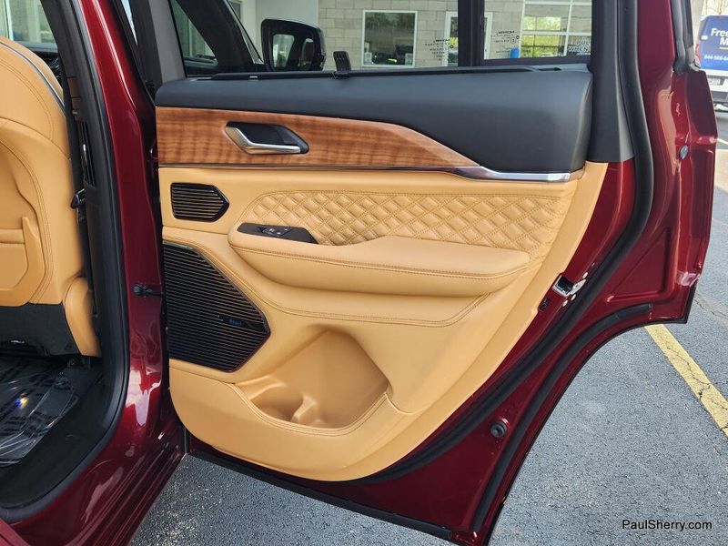New 2026 Jeep Grand Cherokee Summit 4x4
