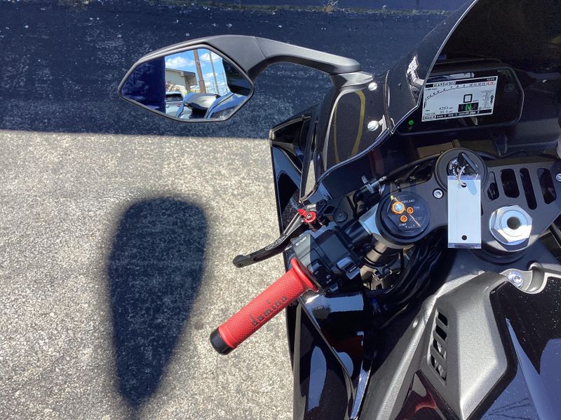 Used 2024 Yamaha YZF R1 
