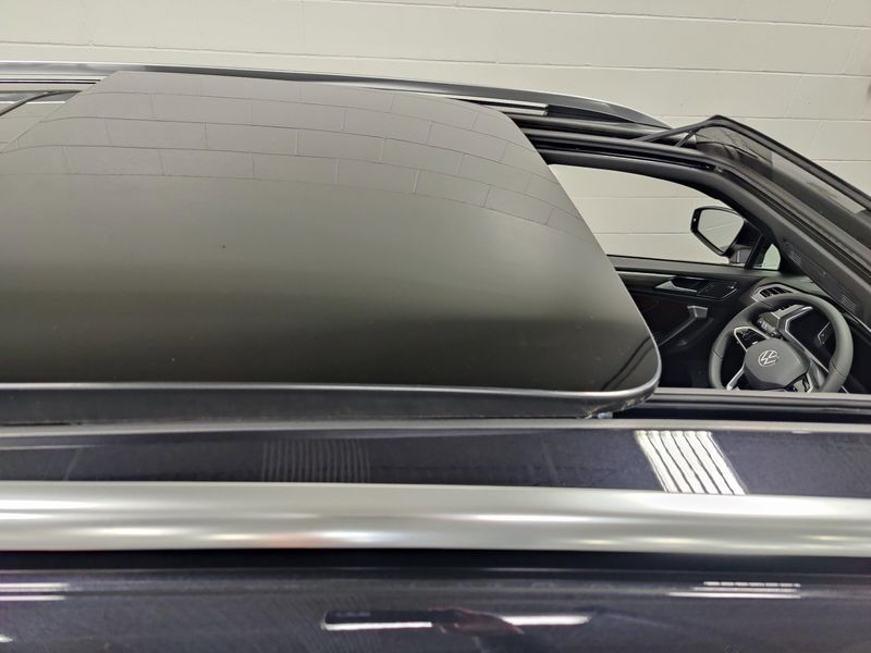 Used 2024 Volkswagen Tiguan SEL R-Line AWD w/Sunroof/NavImage 7