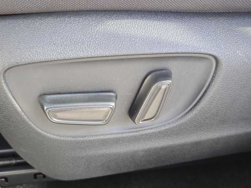Used 2024 Toyota Highlander XLE FWD (Natl)