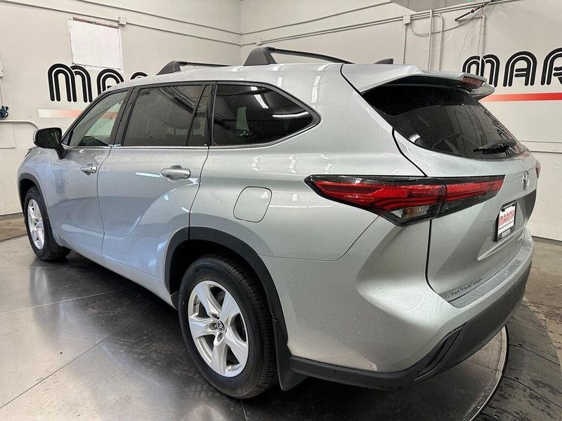 2022 Toyota Highlander LEImage 13