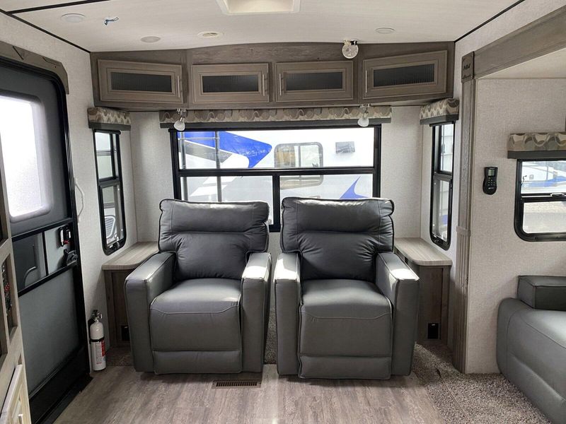 New 2025 ARCTIC FOX 32A Image 13