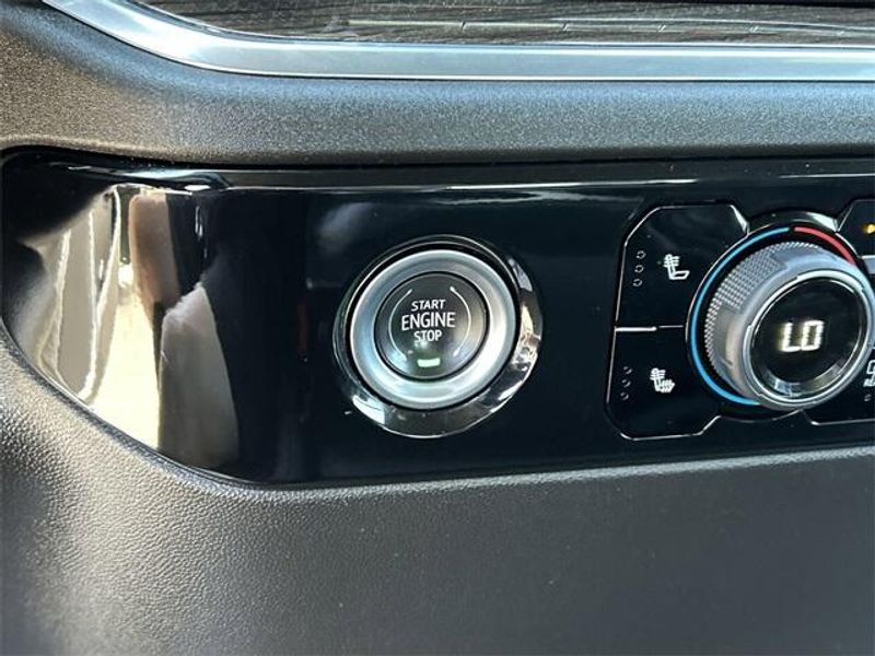 2022 Chevrolet Silverado LT photo 27