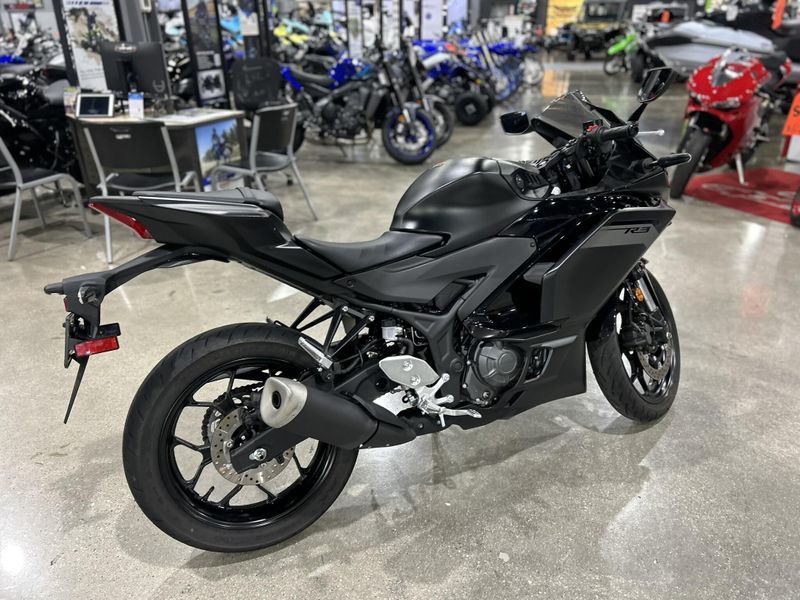 Used 2025 Yamaha YZF-R3 ABS Image 8