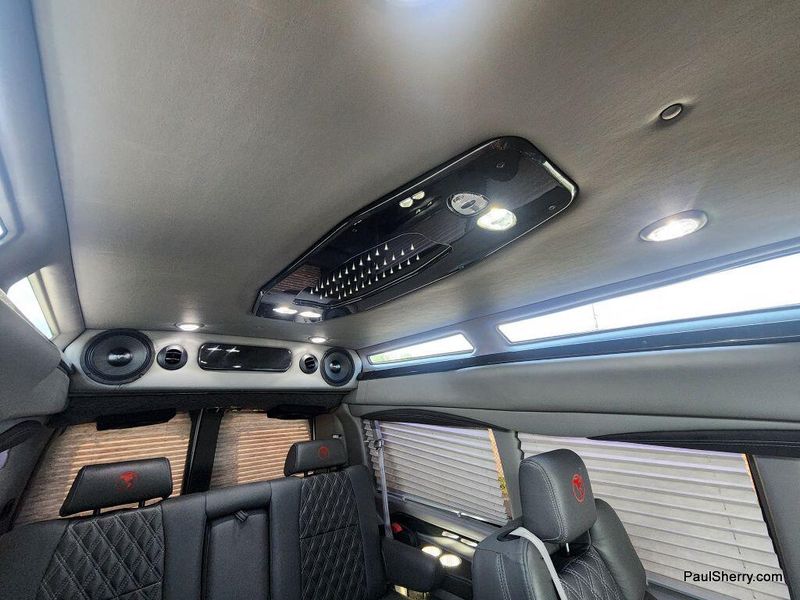 2022 GMC Savana Image 58