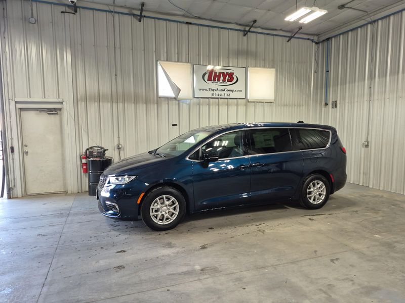 New 2025 Chrysler Pacifica SelectImage 19