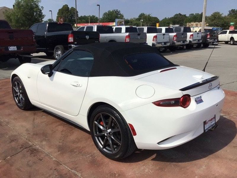 2019 Mazda MX-5 Miata ClubImage 17