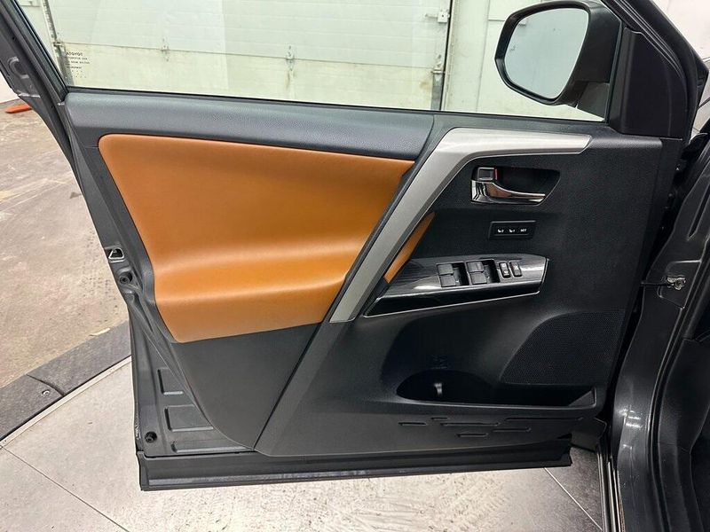 2018 Toyota RAV4 LimitedImage 19