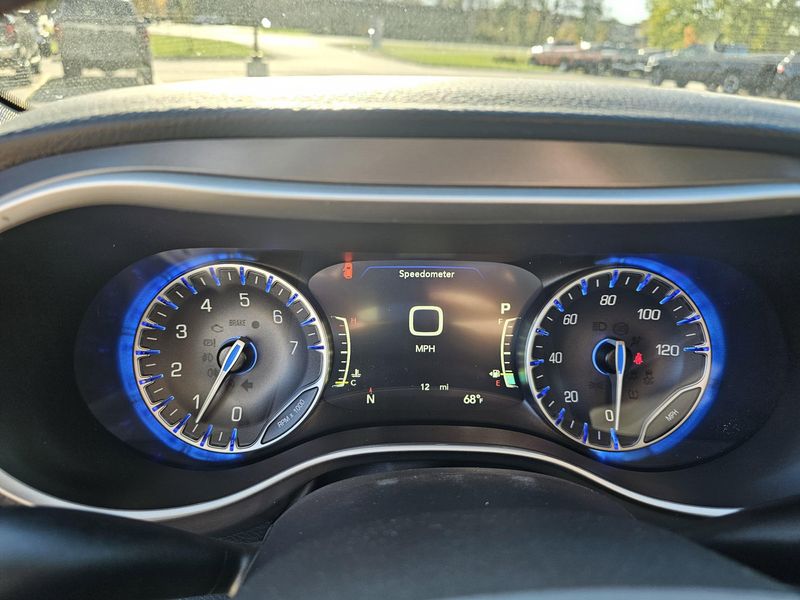 New 2026 Chrysler Pacifica Select AwdImage 5