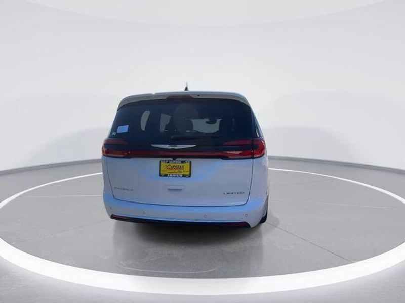 New 2026 Chrysler Pacifica LimitedImage 7