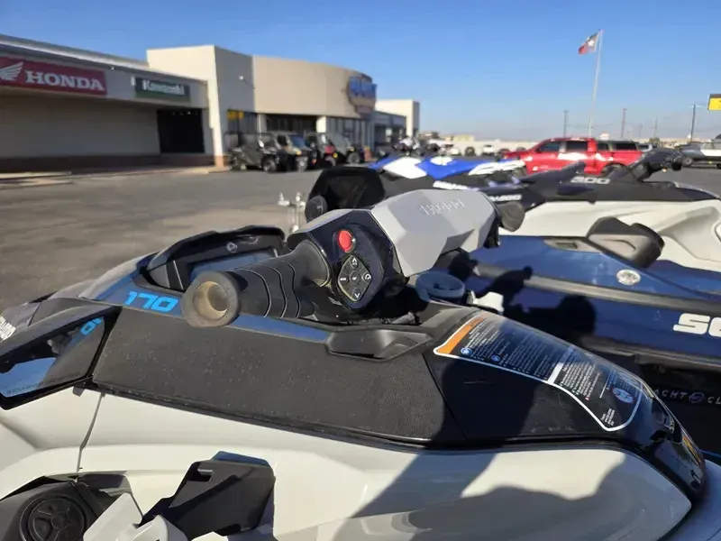 2025 SEADOO FISHPRO SPORT 170 IDF WHITE AND GULF STREAM BLUE Image 5